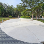 抿石子的溫潤(rùn)是來自老師傅的巧手及耐心，有了抿石子點(diǎn)綴，給街道花圃注入一絲活潑氣質(zhì)。