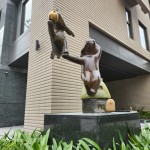 社區(qū)裡處處充滿驚喜，每走一步都是新的發(fā)現(xiàn)，而這群「原石鳥兒」有如這場奇妙之旅的精彩序幕。