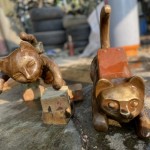 夕陽(yáng)餘暉照映著臉部神情，透過自然的染色技法，用顏色去豐富、滿足想像。(圖為藝術(shù)品化學(xué)染色階段)