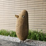 將這些原石創(chuàng)作成一隻隻逗趣、富有生命力的鳥兒，用藝術(shù)家的「鐵石心藏」展現(xiàn)每段故事的獨特之處。