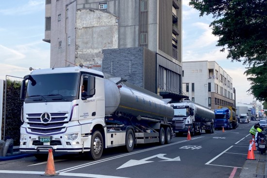 大旱當(dāng)前，滴滴珍貴的水資源，
#新業(yè) 無償分享給民生、中科產(chǎn)業(yè)用水。