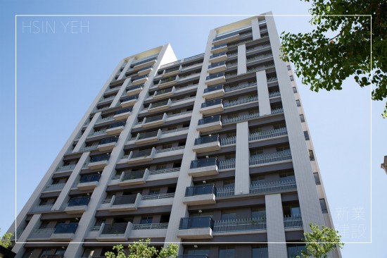 新業(yè)『自由居』歷經(jīng)1000多個(gè)晨起日落，這座東區(qū)的希冀，乘載著期盼與未來，於此，將展開『心』的所在。