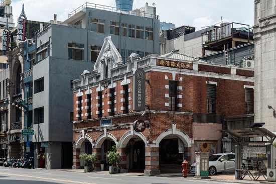 臺灣太陽餅博物館 傳承太陽餅發(fā)明人-魏清海老師傅，三代手藝的純正好滋味，將在佳節(jié)前夕為新業(yè)住戶增添另一份手作溫度。