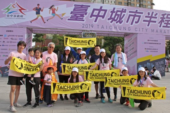 身旁的那一位，可能就是讓你堅(jiān)持完賽的理由，對(duì)新業(yè)團(tuán)隊(duì)來說，「有你有我」才能完成一場(chǎng)場(chǎng)美好的盛事。