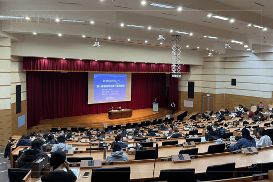 十二月中旬的上午，迎來自由區(qū)第一屆區(qū)權(quán)會，由建設公司、物業(yè)、管委及住戶們進行一連串討論，共同為未來的美好生活共擬新約。