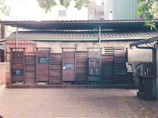 因附近經(jīng)常有野貓出現(xiàn)，將貓融入設(shè)計主軸，設(shè)計三隻不同姿勢之小貓剪影，讓美好關(guān)係更顯豐富有趣。