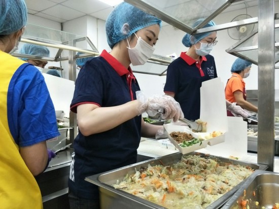每份飯包都有需要注意的細(xì)節(jié)，飯菜的量會(huì)依照長(zhǎng)者需求給予，對(duì)每位長(zhǎng)者就如同自己的家人般呵護(hù)。