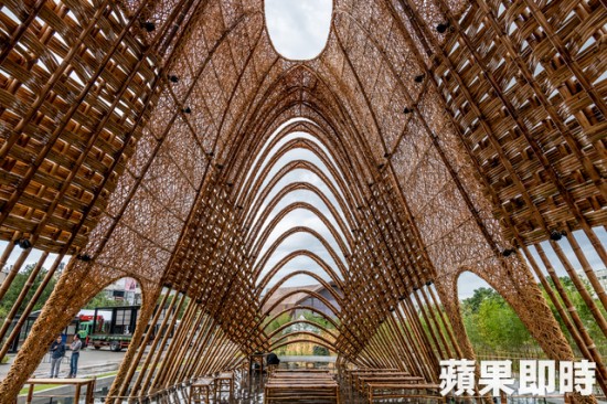 該案的竹編藝術(shù)，請到藝術(shù)家王文志來合作施工。業(yè)者提供