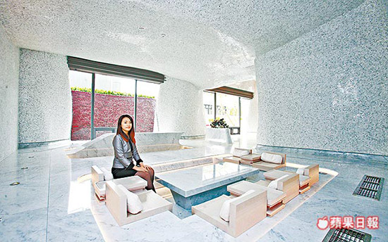 大廳成白色、弧形，具雲(yún)海意象。陳恒芳攝