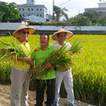 農(nóng)友翁先生樂(lè)天知命及爽朗笑容，感染了我們。