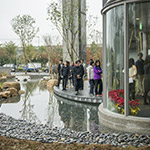 【觀峰】的水岸與綠地，翠林綠水隨侍生活左右。