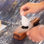 中部訂婚習俗，女方會製作狀元糕送給未來女婿，希望能行行出狀元，此為狀元糕的由來，本場活動帶著新業(yè)住戶親自動手搓揉，敲出美好滋味。