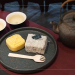 閒適的泡一杯茶，搭配來自 丘山茶 的綠豆糕、烏龍茶紅豆雪花糕，小口品嚐茶點(diǎn)與茶品在口中交織的變化，冉冉時(shí)光。