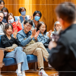 郭哥以自身的歷程故事，分享給新業(yè)住戶們，以風(fēng)趣又知性的角度，暢談出道35載的舞臺(tái)經(jīng)驗(yàn)與心情點(diǎn)滴。