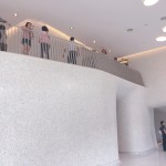 有「小型歌劇院」美譽(yù)的【觀峰】迎賓大廳，我們也曾在此舉辦音樂會(huì)，弦樂的感染力在這樣的空間更能充分發(fā)揮，3D環(huán)繞音效讓聽眾回味再三！