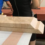 不同的邊角可滿足各種裝修用途，讓磚材與牆面的銜接處更自然且密合。根據(jù)面切的角度，這階段的加工還有「正切」與「背切」之分。