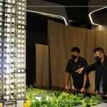 新進(jìn)同仁們難得親見作品模型，相互討論關(guān)於設(shè)計(jì)施工上的細(xì)節(jié)，想像彷彿躍然紙上－十四期大塊森濤22樓宜居建築。