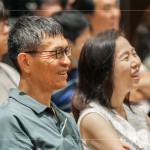 靜靜地聆聽講師的分享，秉持著將美感帶入校園的堅(jiān)持，賦予課本一個(gè)新角色與意義，希望藉由美感可以改變教育的未來。