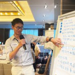 每一張紙都記錄著智慧的成果，新業(yè)職人團(tuán)隊(duì)努力化虛為實(shí)，發(fā)掘更多觸動(dòng)客戶滿意的Wow！時(shí)刻。