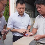 新業(yè)職人團(tuán)隊(duì)一同前往苗栗磁磚窯場(chǎng)，跨部門(mén)的討論，與磚廠(chǎng)的溝通、檢驗(yàn)，細(xì)細(xì)琢磨，以講究打造生活。