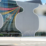 一年一度的新業(yè)藝文日，邀請(qǐng)新業(yè)住戶相聚『臺(tái)中國家歌劇院』，共赴一場(chǎng)身歷其境的職人音樂劇，度過充滿知性的週末午后。