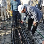 鋼筋安好灑酒敬天地，盼新業(yè)宜家未來興旺，大吉大利！