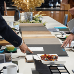 嚴(yán)選合宜的廚具板材，搭配帶有溫度的紋路設(shè)計(jì)，在建築師細(xì)膩的眼光下，規(guī)劃出最適合且匹配的物件。