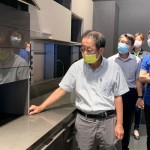 新業(yè)卓勝隆董事長帶領(lǐng)職人團隊廚具選品，除了外觀的整體適配性，材質(zhì)是否不易沾附油汙、易於清理；動線流暢、備料及下廚的檯面寬廣，發(fā)揮廚藝一氣呵成，是新業(yè)職人所追求的餐廚美學(xué)。