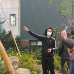 新業(yè)建築團(tuán)隊(duì)說明著設(shè)計(jì)理念，『大塊森鄰』以『為城市築一座森林』為理念，不與自然爭地，蓋了建築，卻帶回更多的綠，自然植栽錯(cuò)落建築之中，層疊融合成一座垂直森林。