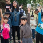 淨(jìng)溪結(jié)束後，邀請小朋友分享此次淨(jìng)溪心得，提問到「垃圾是誰製造出來的？」孩子們竟異口同聲地說『是我們亂丟的垃圾』。