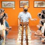 由太陽餅博物館 陳瑛宗執(zhí)行長，帶領住戶體驗這單純卻不簡單的經(jīng)典糕餅-太陽餅。