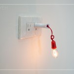 每一處的插座亮起橘光的小燈泡，代表著此處的通電正常，看著散發(fā)出橘色溫暖的光源，內(nèi)心也不由自主地跟著暖了起來。