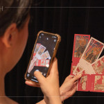 『百?gòu)R門企劃』第一件修復(fù)作品–臺(tái)南府城六合境馬公廟，為潘麗水大師在1970年所作，由新業(yè)設(shè)計(jì)成抽獎(jiǎng)小卡，作為講座的亮點(diǎn)紀(jì)念。