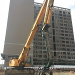 打樁機(jī)有力的臂膀，象徵著大刀闊斧的氣魄，同時(shí)也少不了對(duì)於細(xì)節(jié)的精鑄擘劃。