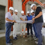 新業(yè)團(tuán)隊(duì)配合的營(yíng)造廠商，合作超過(guò)16年以上，舉凡模板放樣、水電工程、輕隔間施作、金屬鋼筋綁紮、油漆貼磚、木工泥作等，每個(gè)角落都看得見新業(yè)職人團(tuán)隊(duì)用心的痕跡。