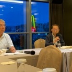 新業(yè)卓勝隆董事長(zhǎng)(右一)在會(huì)議中也肯定同仁的付出，例如：甫於去年交屋的【新業(yè)宜家】榮獲第八屆臺(tái)中市都市空間設(shè)計(jì)-傑出獎(jiǎng)，是匯聚各部門(mén)之心力打造的豐碩成果。