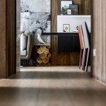 穿過長廊，蹲低身子，彷彿透過小孩子的雙眼看美麗的世界。