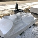 作品完成前，藝術(shù)家一敲一鑿的雕刻出一絲一絲的紋路，雖成品讓人滿(mǎn)意，但在打造的過(guò)程帶來(lái)的感動(dòng)也毫不遜色。