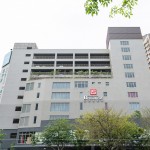 位於竹北享平方商場(chǎng)的百老匯影城，為竹北第一座『五星級(jí)電影院』，舒適影音體驗(yàn)，為當(dāng)天的賓客帶來極致的享受。