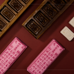 祭拜天公的標準貢品_餞龕糕，歷經(jīng)幾個世代個中滋味依然令人驚艷，仿舊感的包裝印刷，增添了懷舊感，更是拜拜後的嘴甜記憶。(圖片轉(zhuǎn)自：林金生香 百年糕餅店)