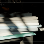 各式板材在陽(yáng)光沐浴之下，更顯其獨(dú)特樣貌。