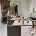 這趟『麗舍衛(wèi)浴選品』之行，新業(yè)職人的目光，除了著重於優(yōu)雅線條的高質(zhì)感，也貼近實(shí)際需求，更注重住戶的使用感受。