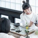 透過經(jīng)驗豐富的茶師，探索每款茶的風味口感，貼近飲茶者的心，相互暢所欲言，以茶相會。