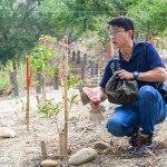 由臺灣山林復育協(xié)會–蔡智豪 執(zhí)行長 帶領(lǐng)，了解大肚山生態(tài)圈，種植防火樹種與大肚山潛在森林的樹木，抑制大黍草生長，終結(jié)火燒，進而讓大肚山恢復美麗森林的樣貌。