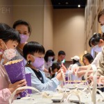 提供一人一份飲料及爆米花，讓大朋友小朋友皆能盡情享受沉浸其中。