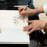 新業(yè)手札筆記本，搭配講師親筆簽名，作為當(dāng)天互動(dòng)禮，贈(zèng)與一份特別的祝福。