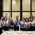 新業(yè)建設(shè) 名譽(yù)董事長(zhǎng) 穆椿松賢伉儷(中) 到場(chǎng)參與活動(dòng)盛事，一同支持藝文日的舉辦，親身感受舞臺(tái)劇魅力!