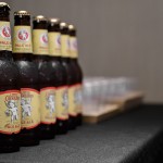 淺嚐精釀啤酒綿延的韻味，交織著微微的酒香，沉浸在輕鬆愜意的氛圍中，讓人不自覺地勾起嘴角。