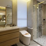 踏進(jìn)淋浴間，乾濕分離設(shè)計(jì)，保有一方私領(lǐng)域，在氤氳水氣中，疲憊的身心悄悄獲得釋放，優(yōu)雅大方的洗手檯面，搭配下方完整的收納空間，讓整個(gè)衛(wèi)浴空間乾爽、舒適、宜人。