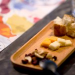 品酩醇酒之餘，輔以『輕佐食』－堅果、果乾、起司跟麵包，微微香氣在酒間點綴、不搶戲。 